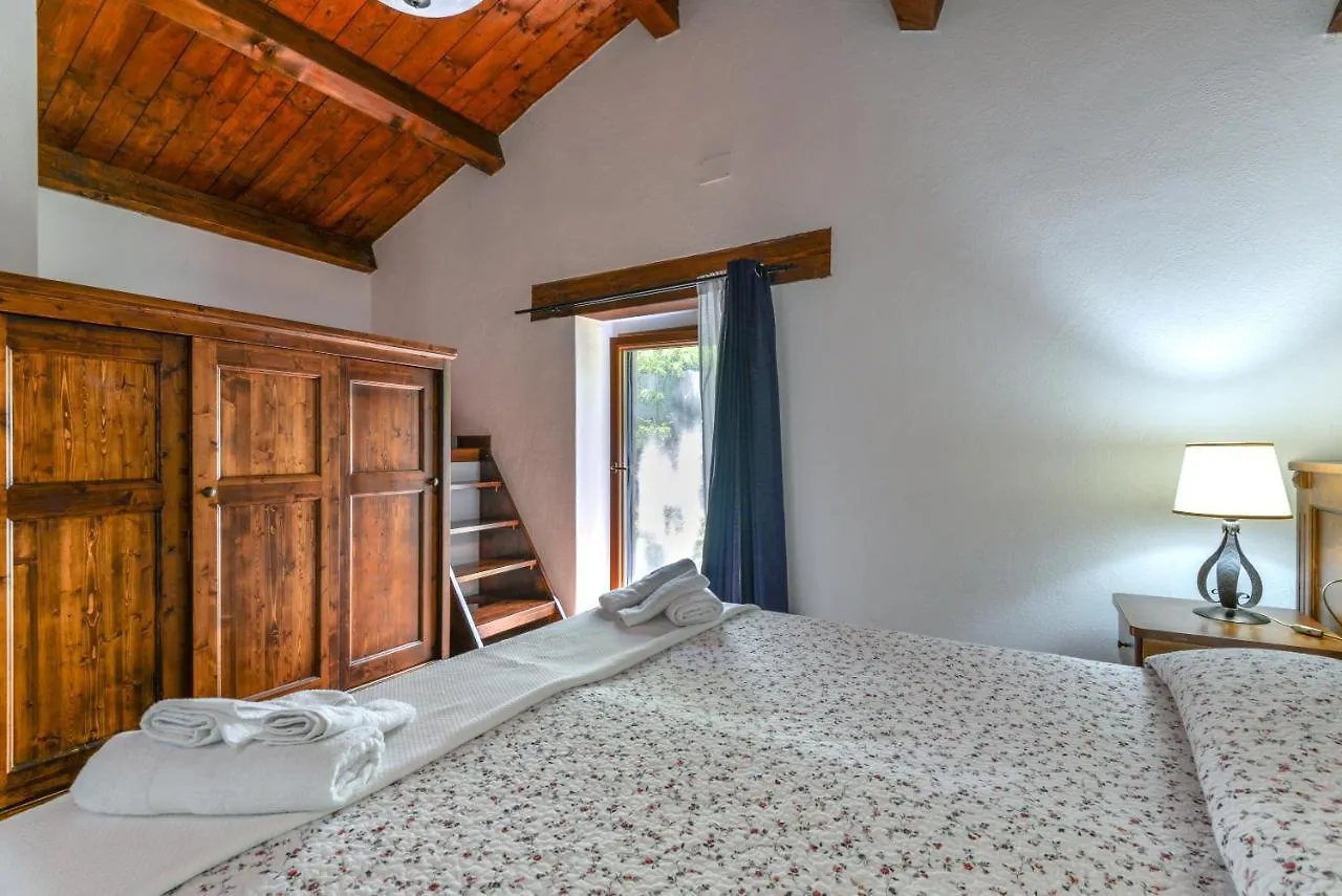 Apartment 3 Charming Private Home With Pool, Bbq, Wi-Fi & Free Parking Castel del Piano  Italien